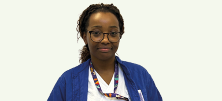 en röntgensjuksköterska mot grön bakgrund