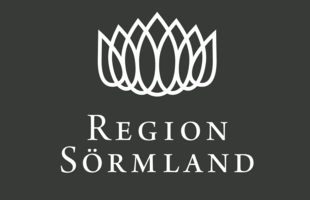 Region Sörmlands vita logga på svart bakgrund