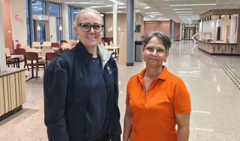 Emma och Liisa från Regionservice.